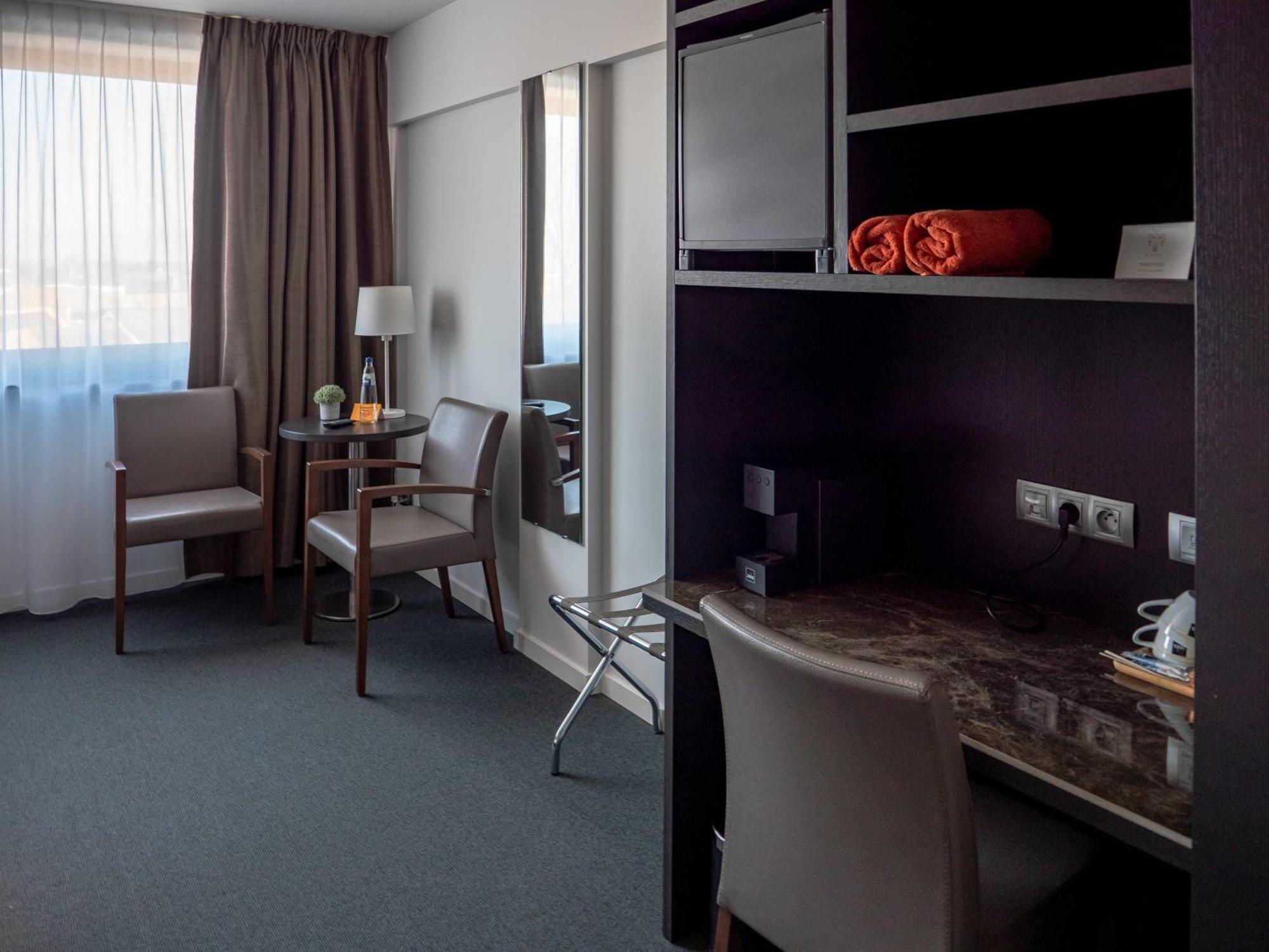Tower Hotel Алст Экстерьер фото