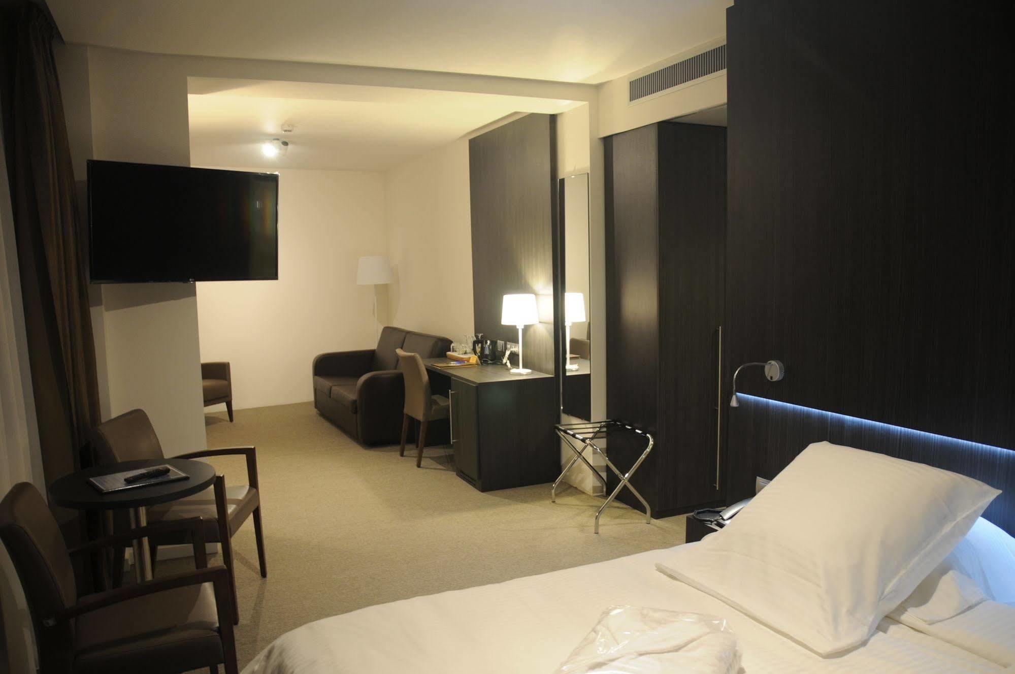 Tower Hotel Алст Экстерьер фото