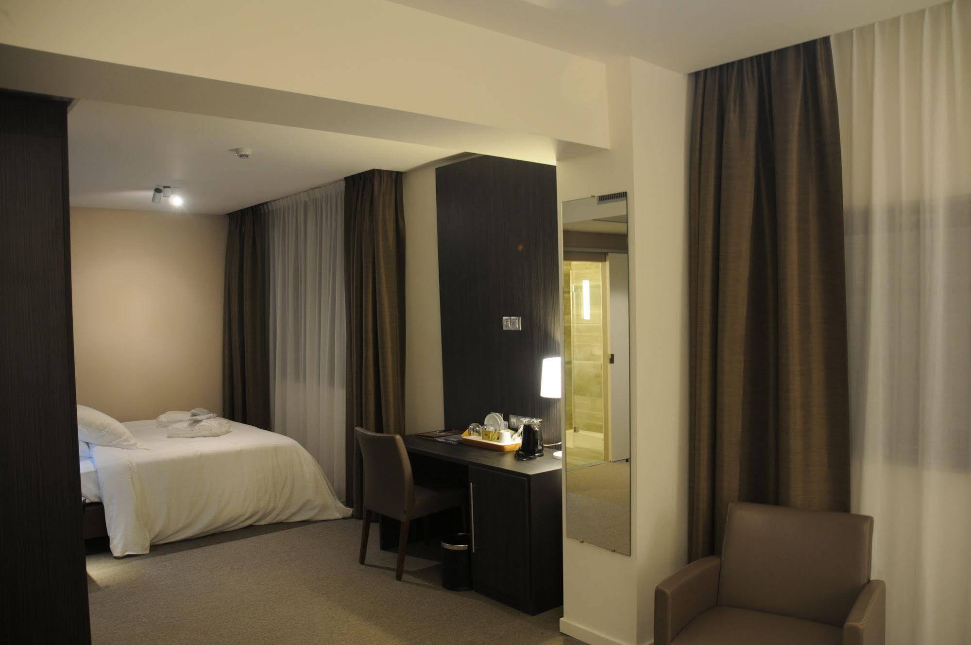 Tower Hotel Алст Экстерьер фото